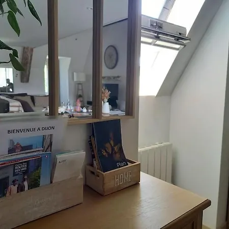 Les Vues De Lily - アパート *